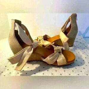 Bow Tie Ugg Sandals